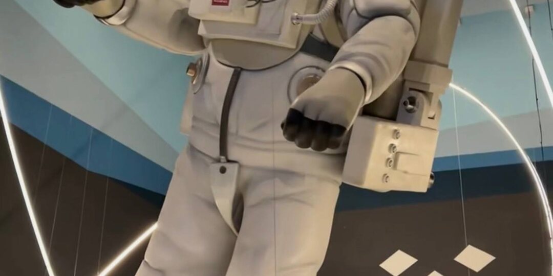 В Питере открылся большой игровой парк MazaPark в космическом стиле