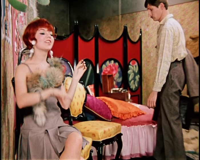 Модное платье Эллочка-людоедка сшила из пиджака мужа. /Фото: ic.pics.livejournal.com