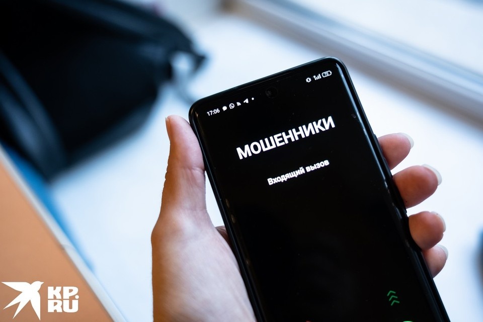    Извиняясь за грубость "курьера", вежливо просят сообщить код из СМС Дина Иванова