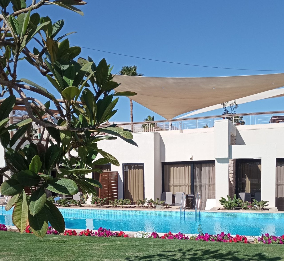 3 часа полета - и из холодного заснеженного города можно попасть прямиков в Эдем