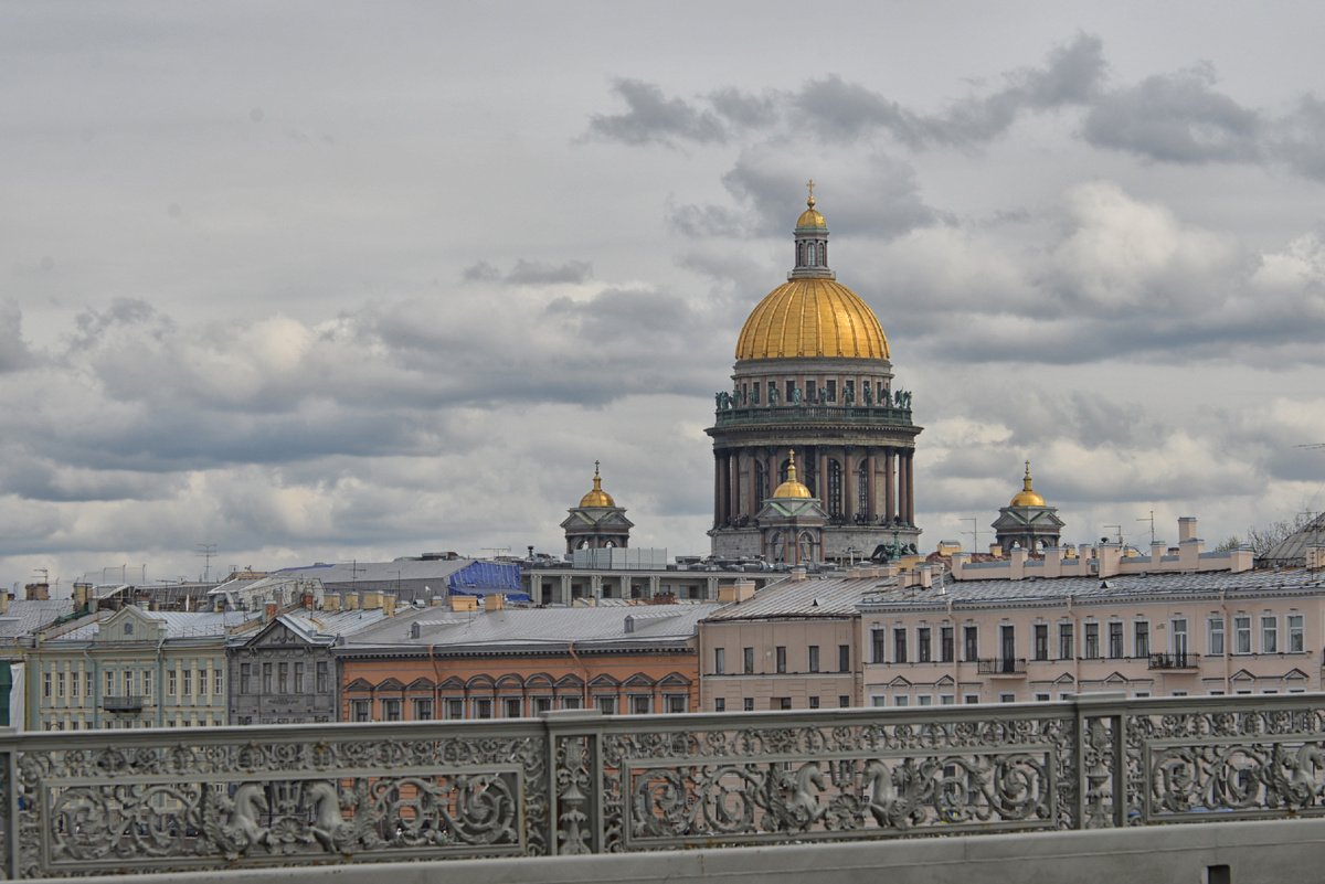 Исаакиевский собор с Благовещенского моста. Фотография Александра Новикова. 2019