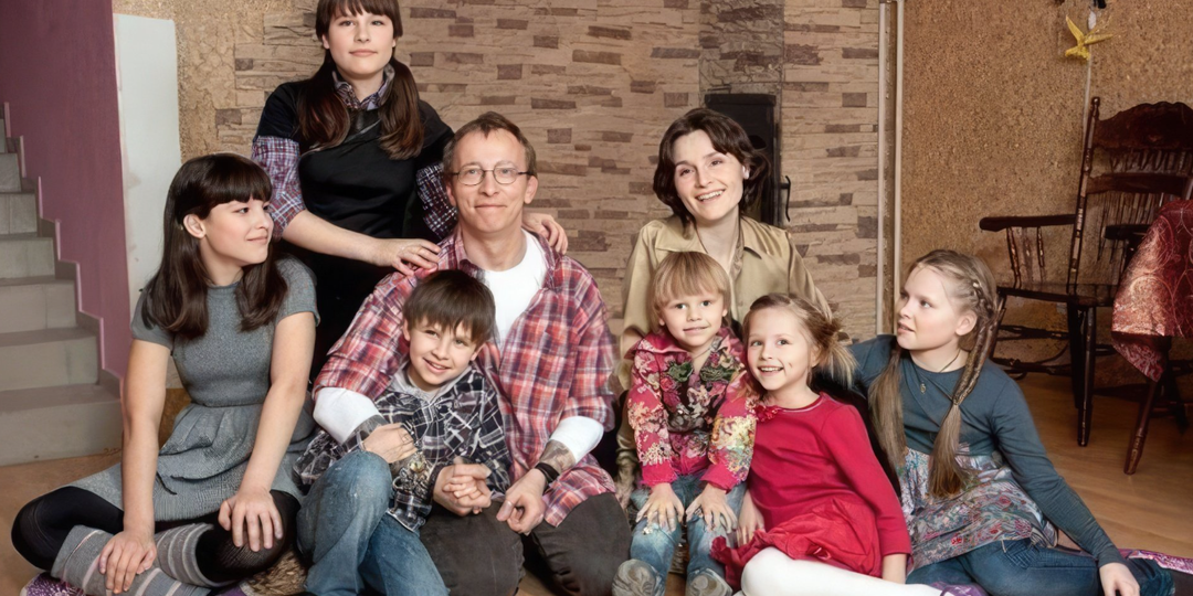 🔥 Не только на съёмках: 7 звёзд российского кино, которые воспитывают 5 и больше детей