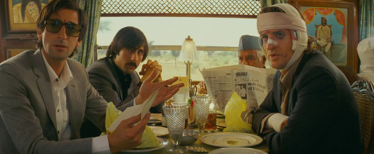 Кадр из фильма "Поезд на Дарджилинг. Отчаянные путешественники" (2007)