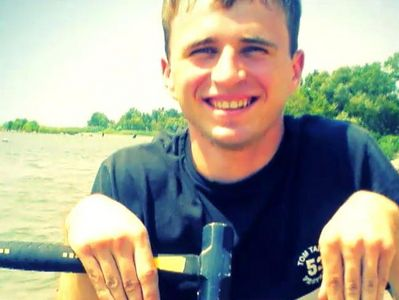 Один из маньяков. Любили позировать на камеру...https://th.bing.com/th/id/R.190a485e7b86bfe23b923e05e969eef4?rik=x7waHVkOEQtd1Q&riu=http%3a%2f%2fthednepropetrovskmaniacs.weebly.com%2fuploads%2f3%2f0%2f1%2f7%2f30177143%2f565156.jpg&ehk=qppFQfDDUX8rmJPf0j4CrA%2f9fsS3AlvlqHNR%2fFVpCIQ%3d&risl=&pid=ImgRaw&r=0