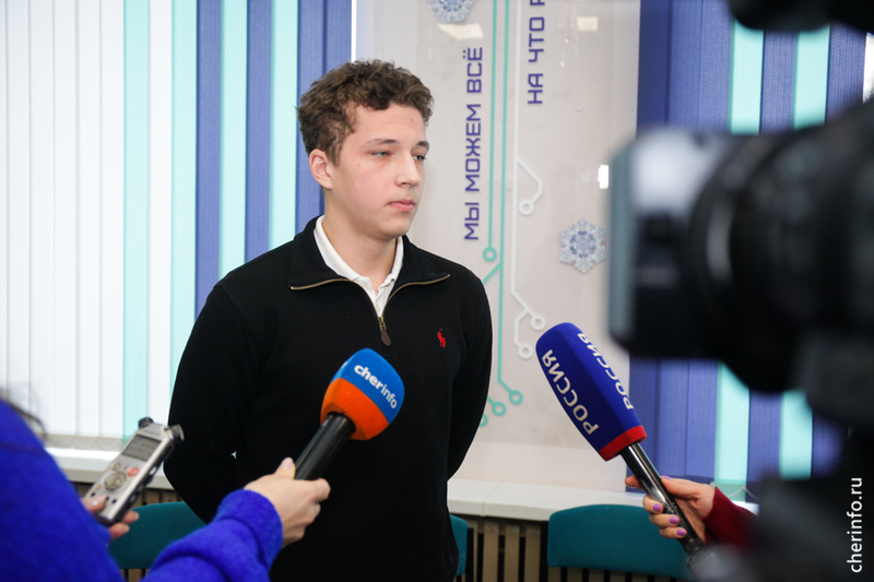    Одиннадцатиклассник гимназии № 8 Арсений Новожилов представил инновационный проект