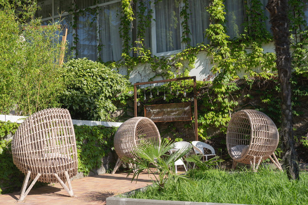 Территория санатория "Бирюза", зона отдыха