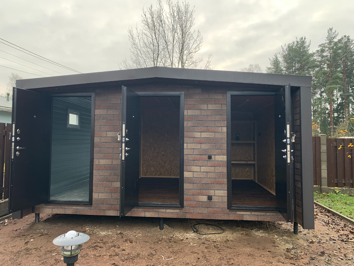 Хозблок в Ленинградской области. Три комнаты