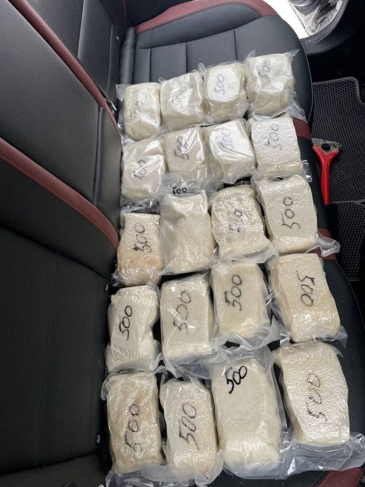    Югорчанка пыталась перевезти 10 кг синтетических наркотиков