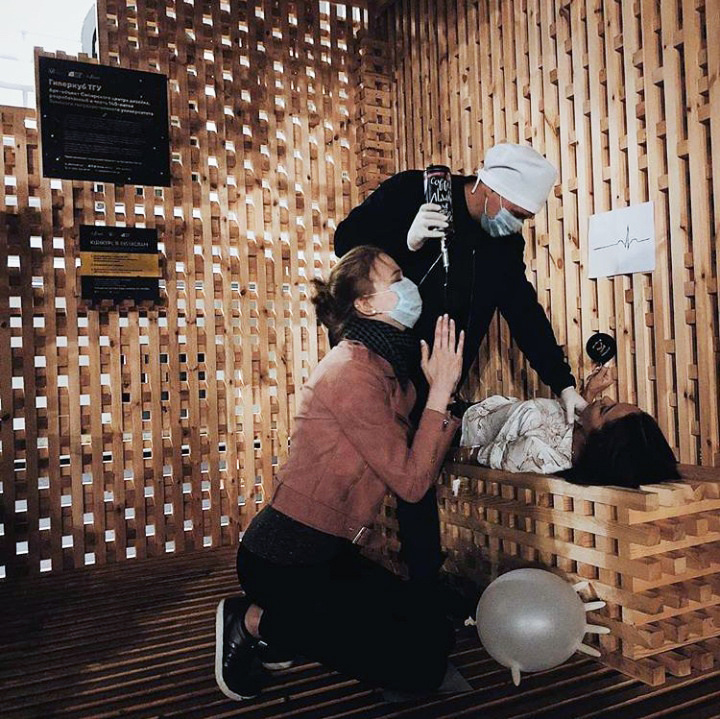 Студенты ТГУ в новом арт-объекте.