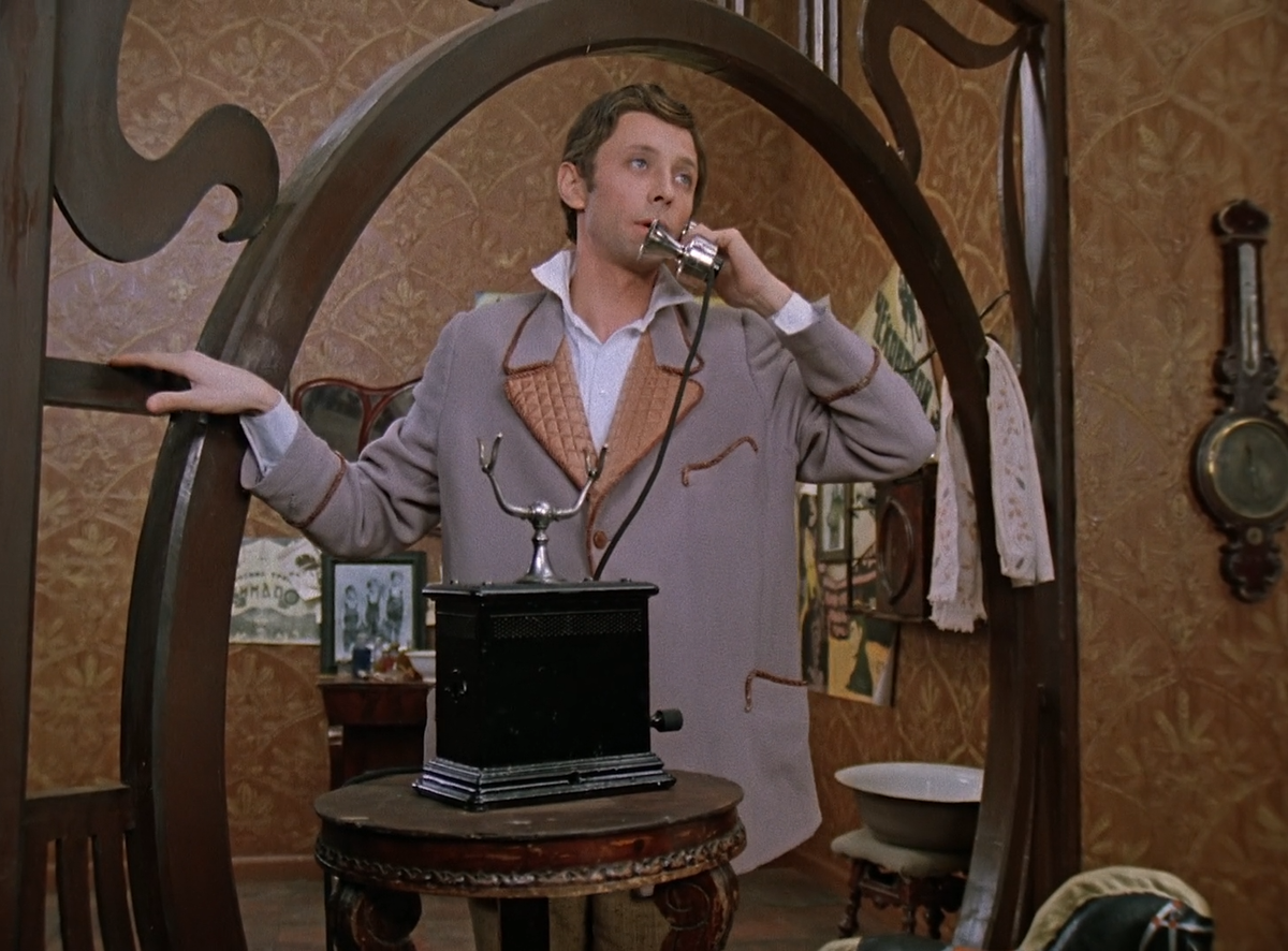 Кадр из кинофильма "Не может быть!", 1975 г., режиссер Леонид Гайдай, сценаристы Владлен Бахнов, Леонид Гайдай, композитор Александр Зацепин (скриншот)