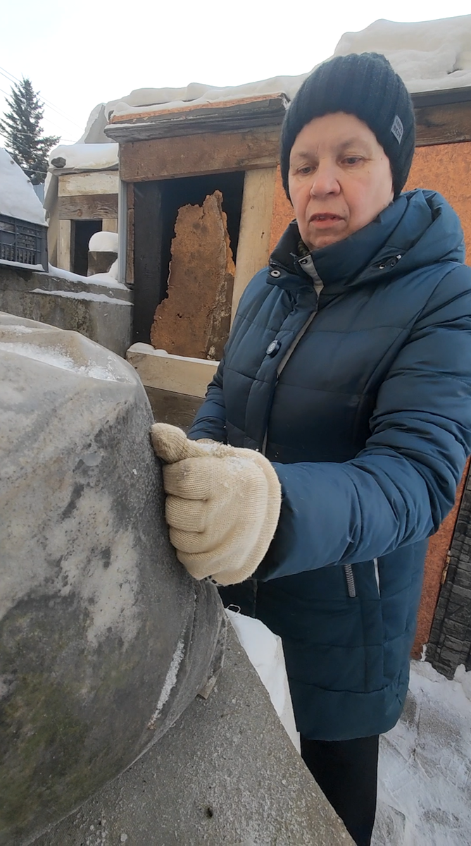 Когда компост замерзает - он становится как камень