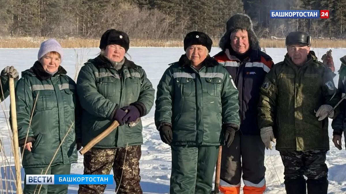    На озере в парке «Аслы-Куль» в Башкирии пробурили лунки для рыб