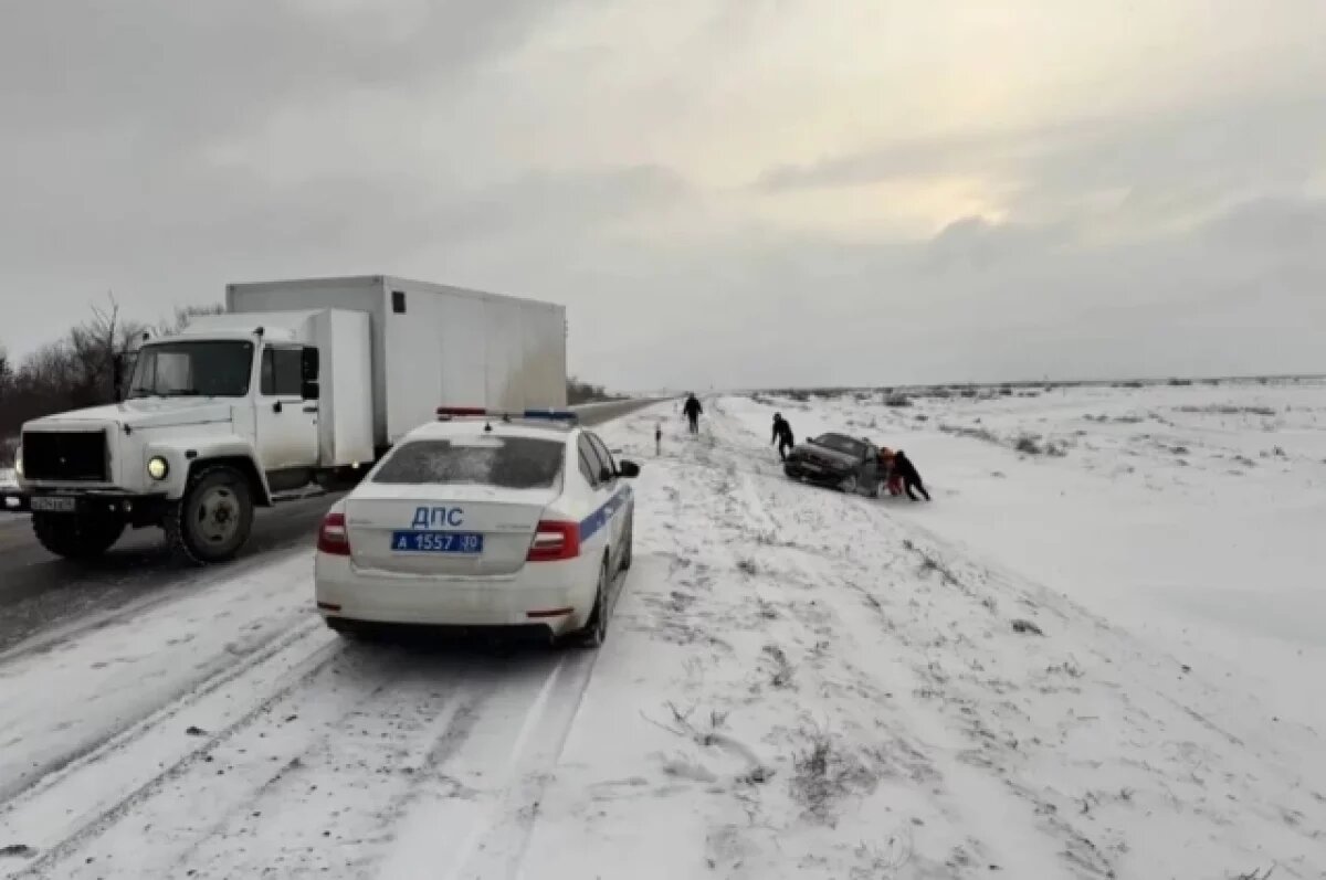    В Астраханской области инспекторы спасали водителей в морозы