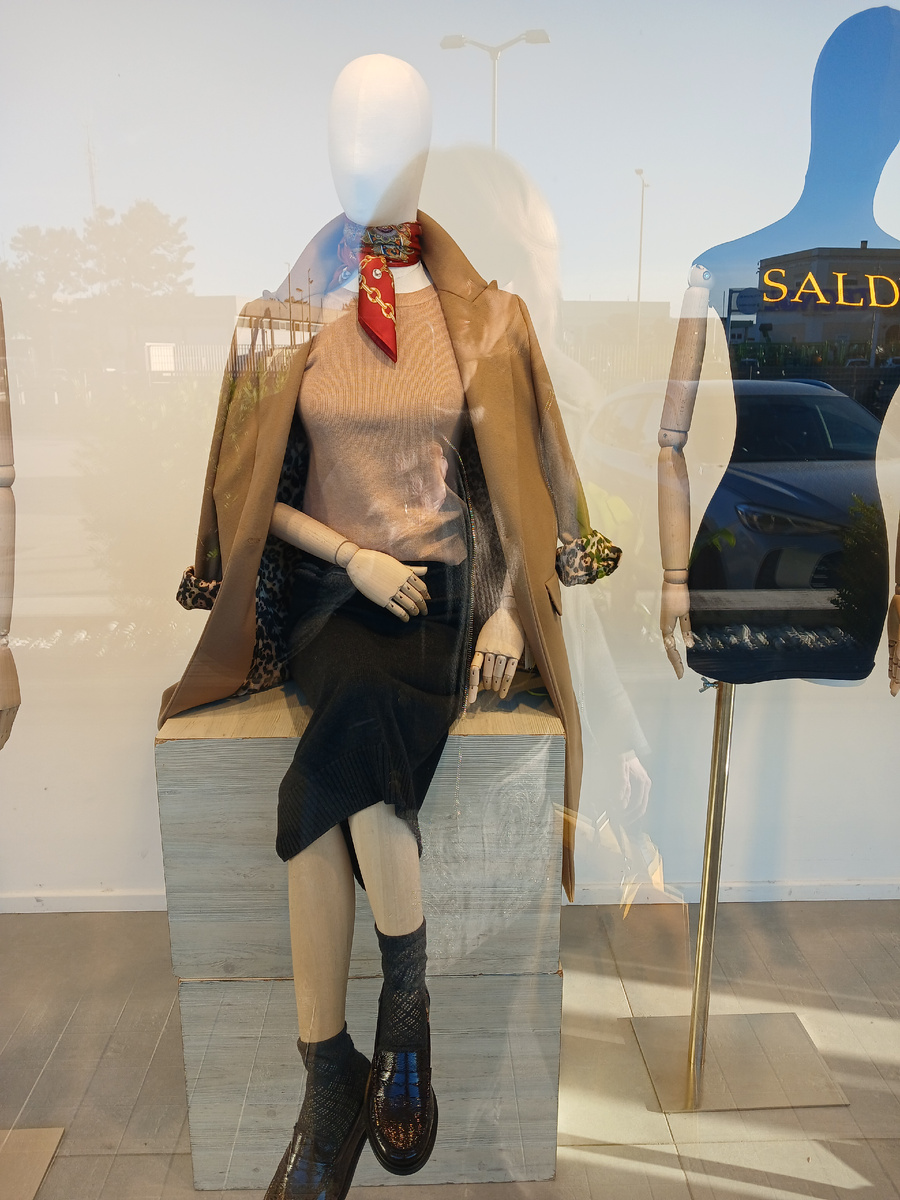 Витрины магазина Интренд 