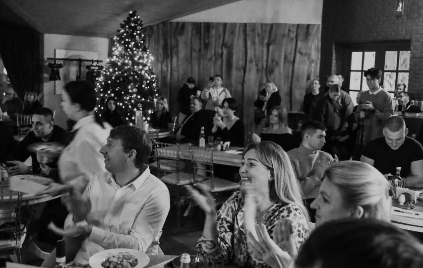 Нашли идеальный повод выдохнуть, расслабиться и круто провести зимний вечер