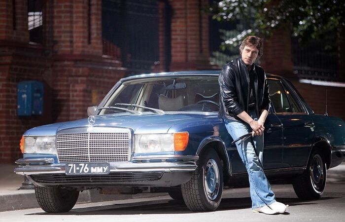 Высоцкий любил модную одежду и дорогие автомобили