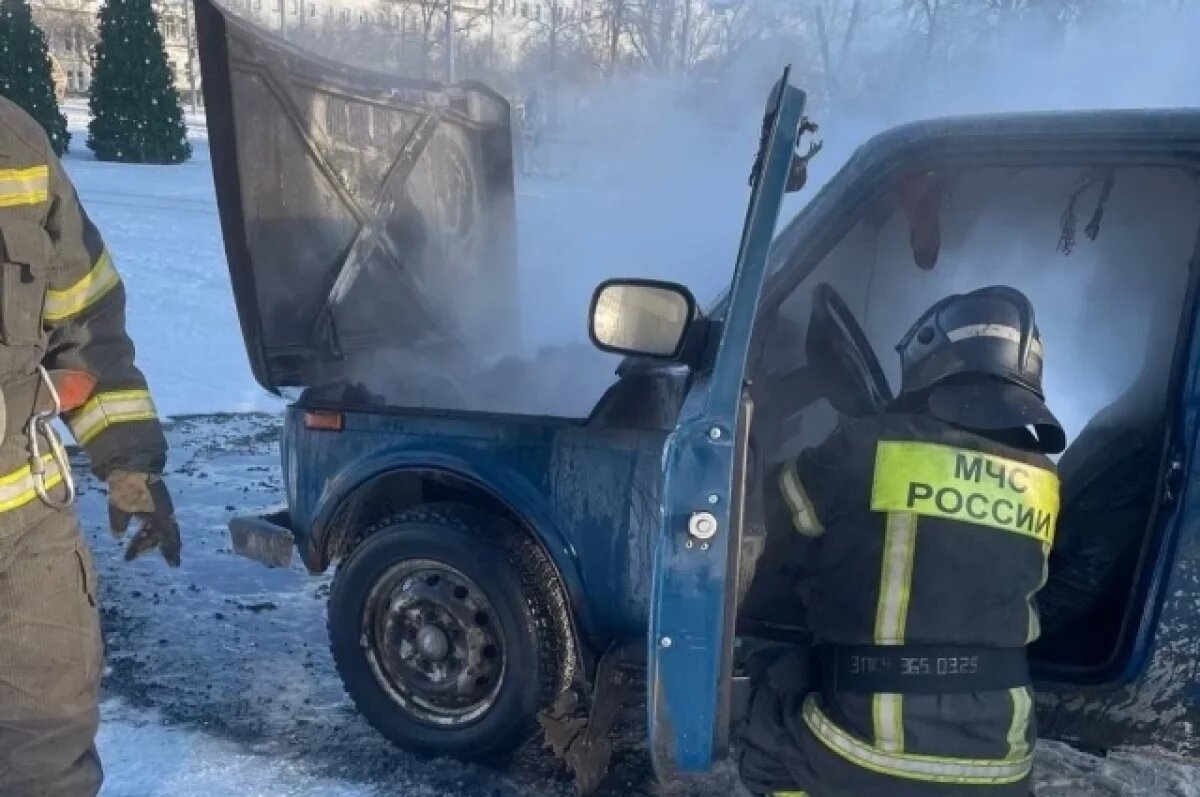    Автомобиль "Нива" загорелся у здания правительства Оренбуржья