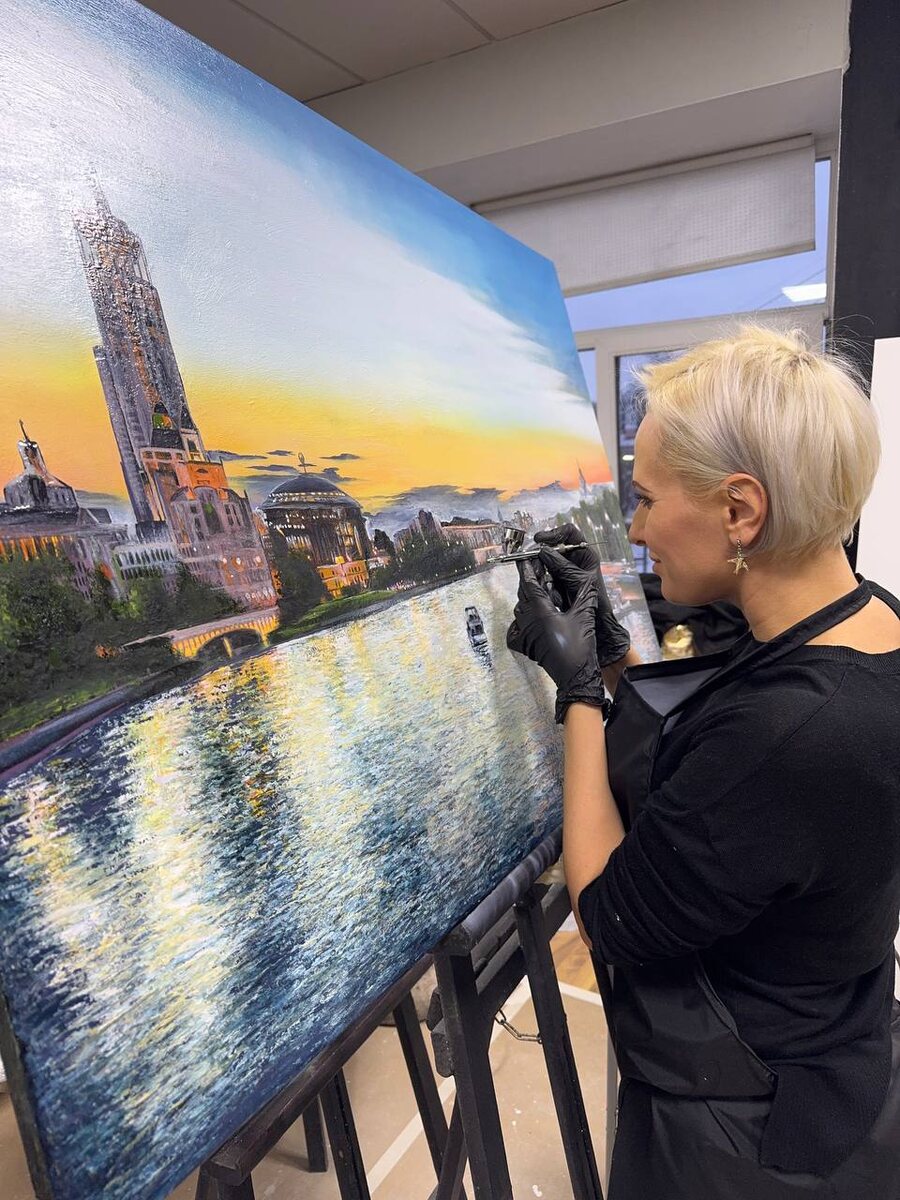 Художница Ксения Елисеева