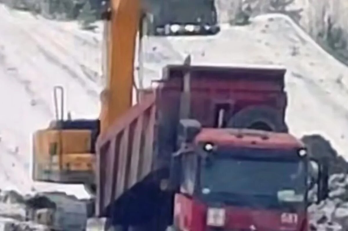    Под Выборгом крупный карьер захламляли строительным мусором