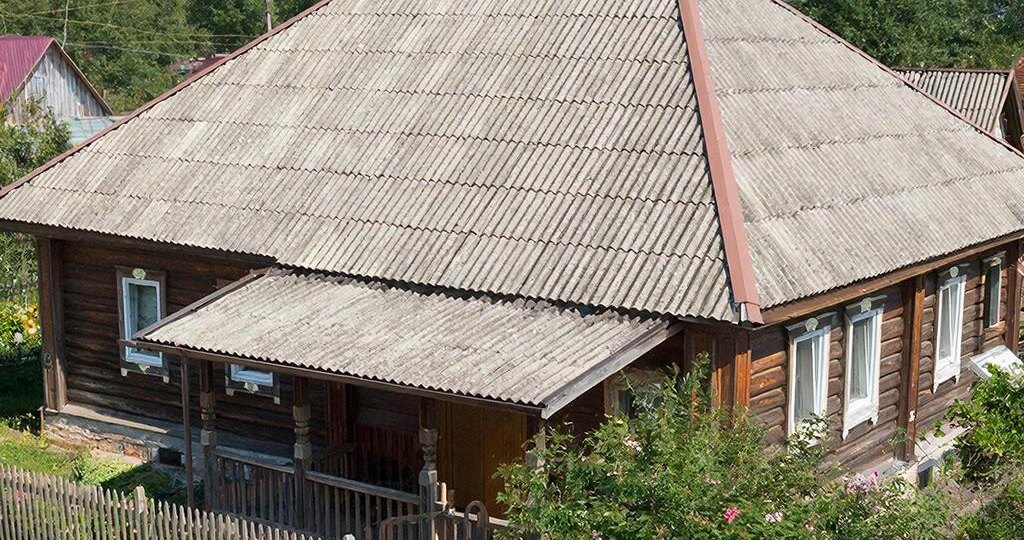 «Каменный картон»: история шифера, который был везде, а теперь вне закона.