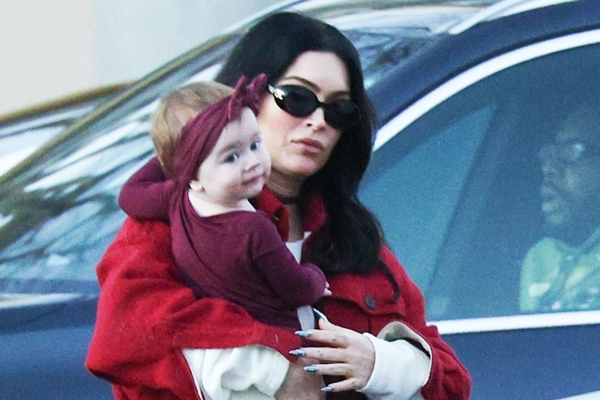     Меган Фокс с дочерью от Machine Gun Kelly впервые сняли папарацци