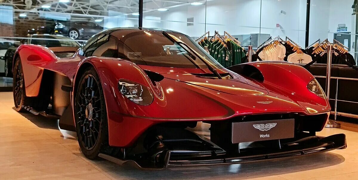 АСТОН МАРТИН ВАЛЬКИРИЯ