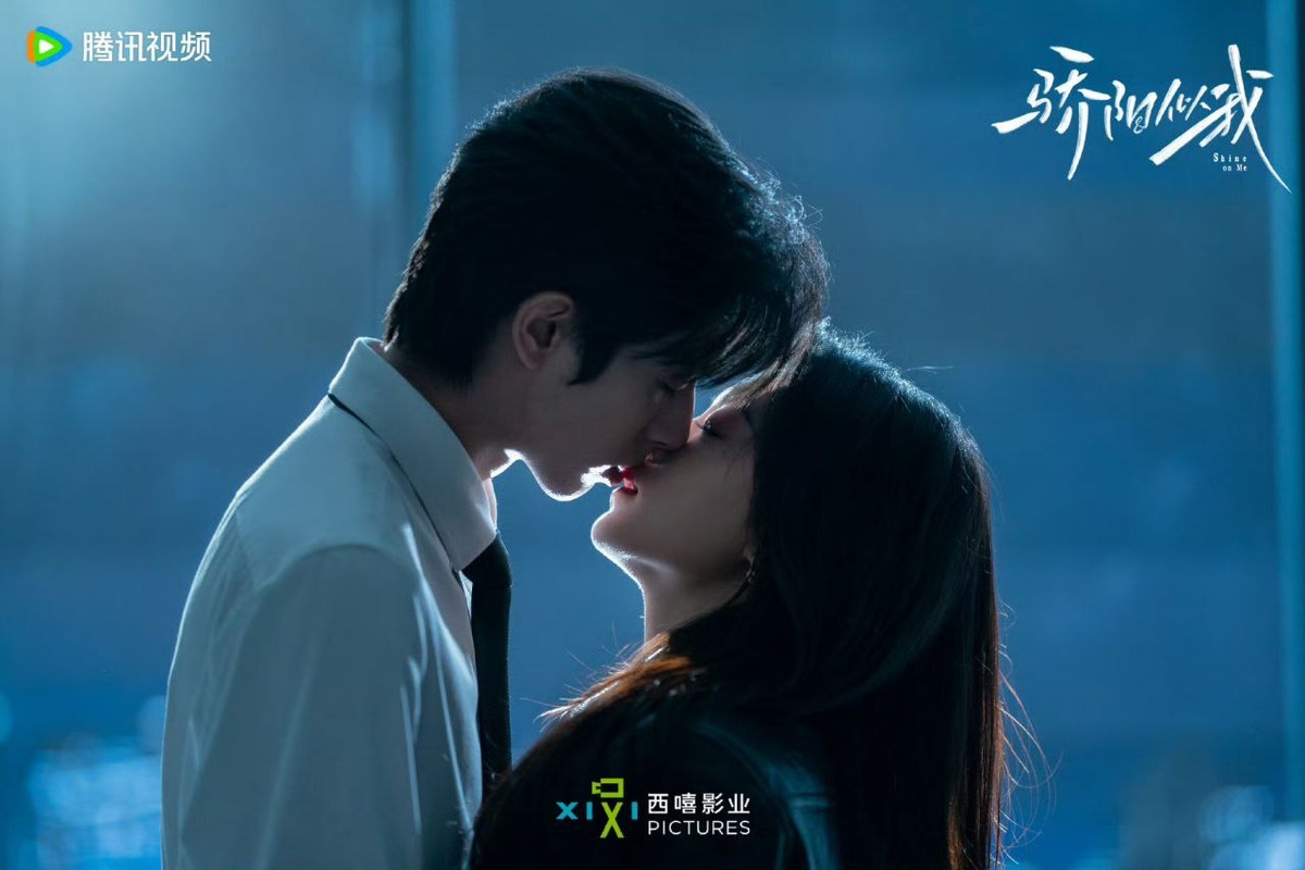 Сун Вэйлун и Чжао Цзиньмай в дораме "Солнце, похожее на меня". Листайте галерею...