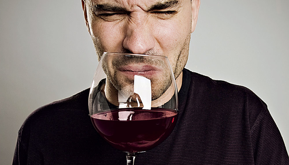 Пороки и болезни вина: как распознать и можно ли спасти напиток?