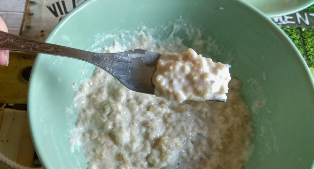 Она ела «полезную» овсянку и зарабатывала диабет. 3 ошибки в питании после 60, которые поднимают сахар