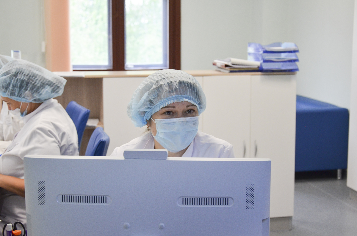 В Петербурге привлекают людей в реест потенциальных доноров костного мозга.  Фото: Дмитрий Шевалдин