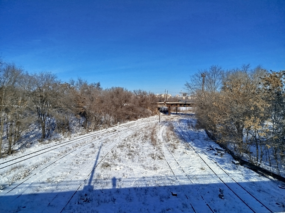 Вид с железнодорожного моста в начале Ленинского проспекта.