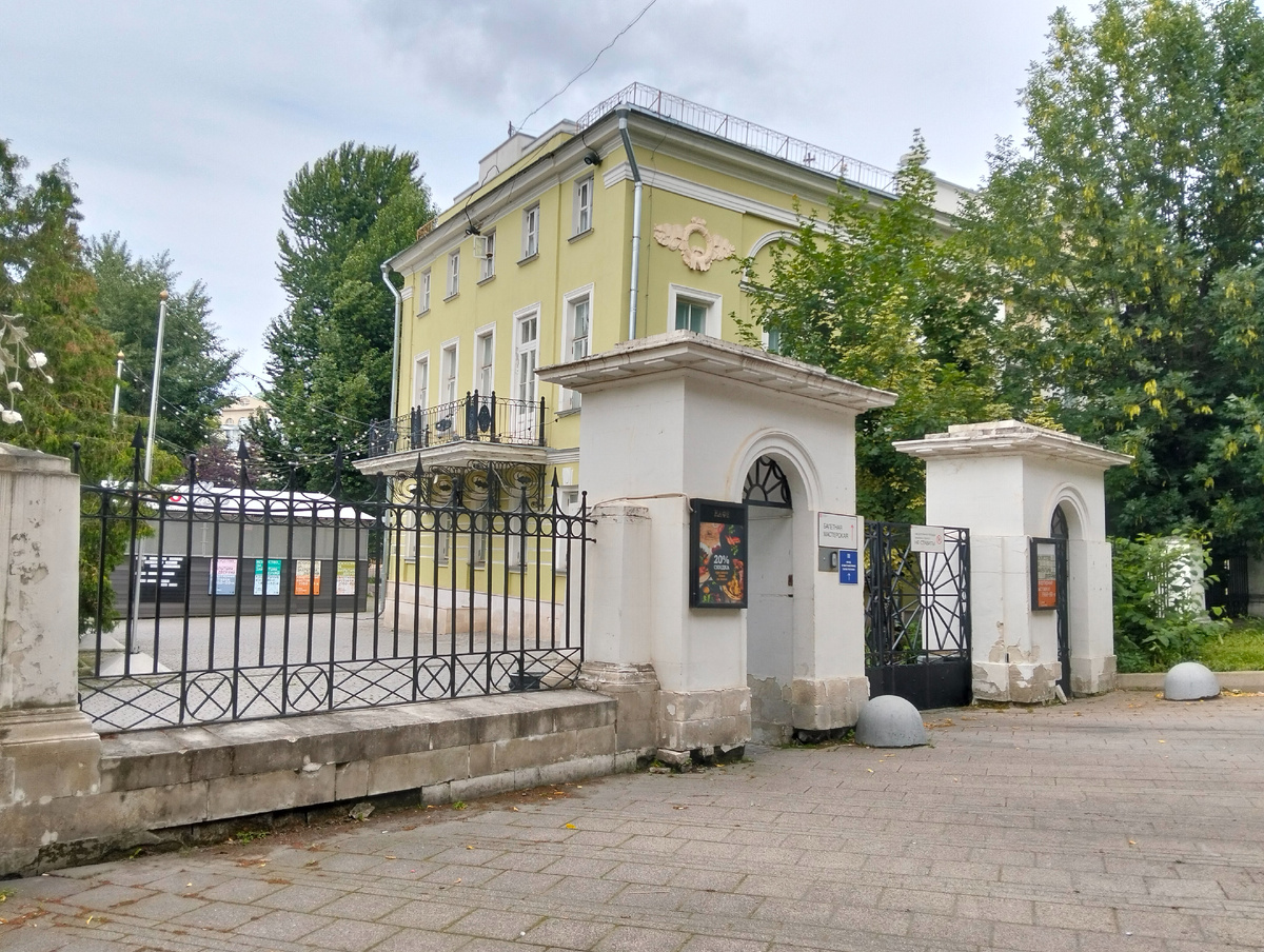 Вход во двор