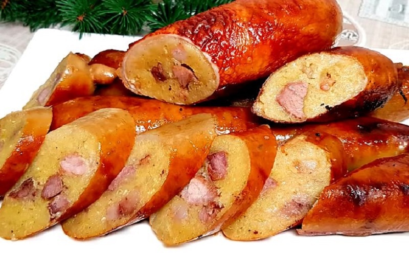 Картофельная колбаса со шкварками: как сделать сочную и ароматную закуску из простых продуктов