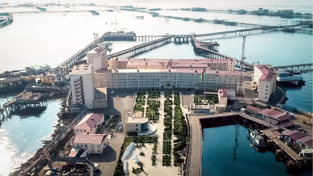 Фото чб: РИА | Гео: Нефтяные (Черные) камни, AZ