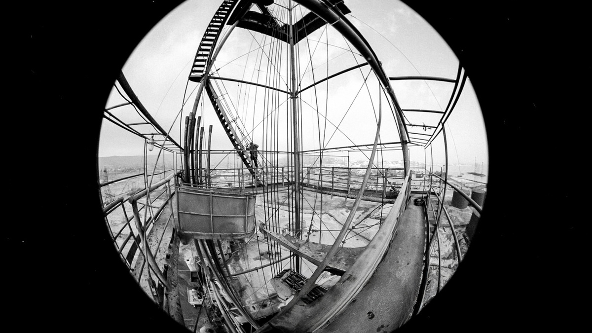 Фото чб: РИА | Гео: Нефтяные (Черные) камни, AZ