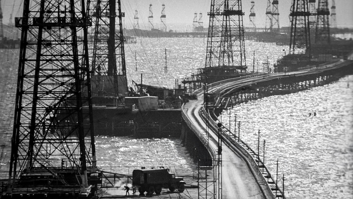 Фото чб: РИА | Гео: Нефтяные (Черные) камни, AZ