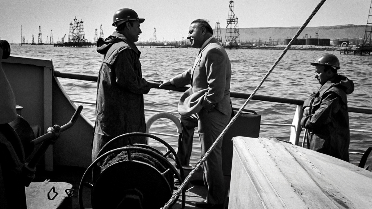 Фото чб: РИА | Гео: Нефтяные (Черные) камни, AZ