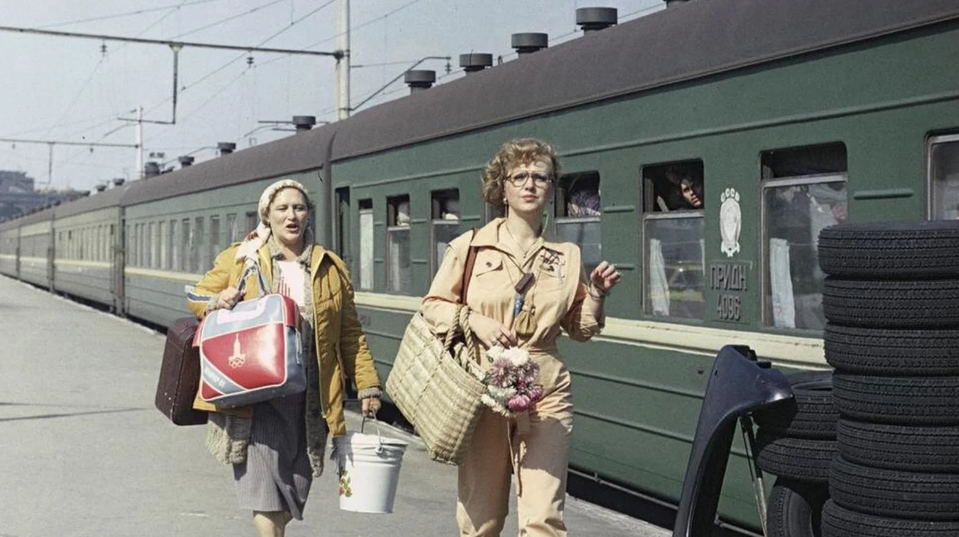 кадр из фильма "Родня" 