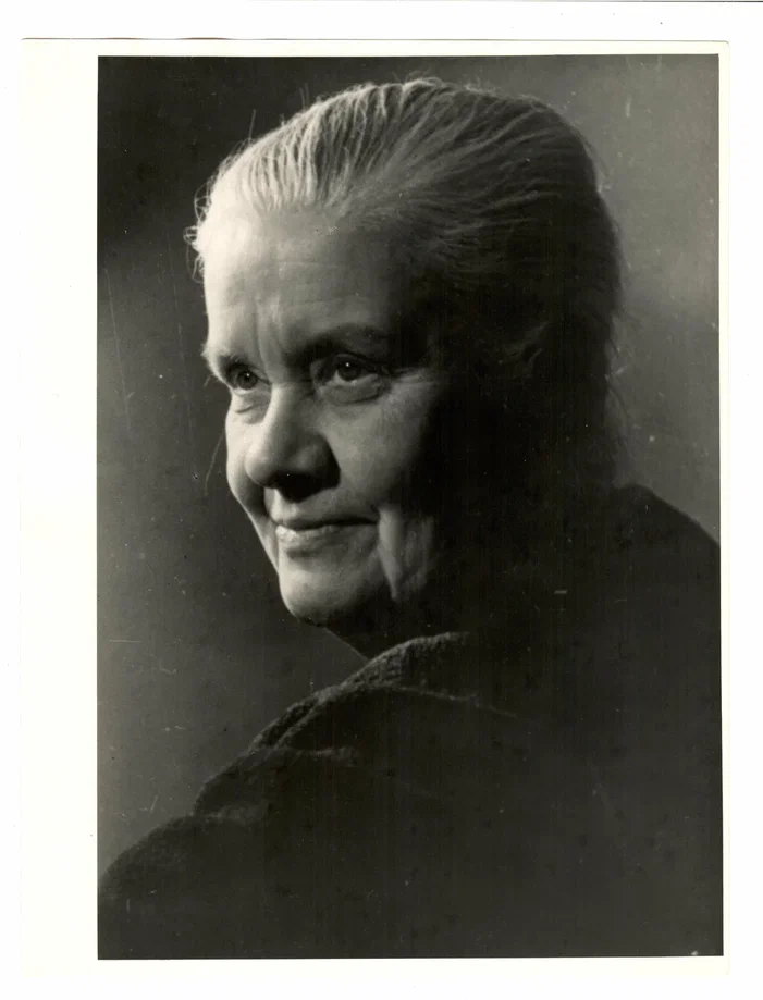  Бруни Т.Г. - художник спектакля 'Красный мак' Глиэра Р. Из фондов Музея музыки.