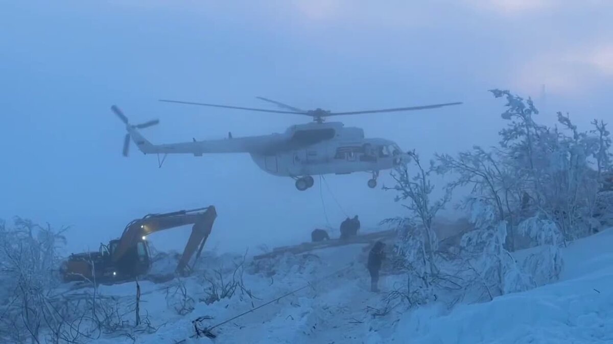   Монтаж второй опоры ЛЭП