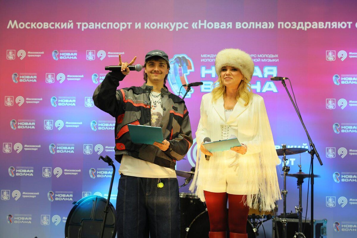 @Виктор Вытольский
Александр Филин и Олимпиада Тетерич сдружились на «Новой волне» в Казани, а теперь вместе ведут концерты