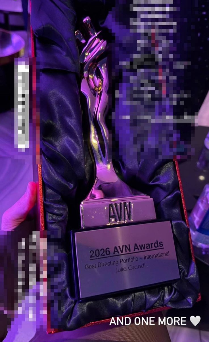    Актриса и режиссер поблагодарила свою команду. Фото: личная страница Юлии Зорькиной в соцсетях