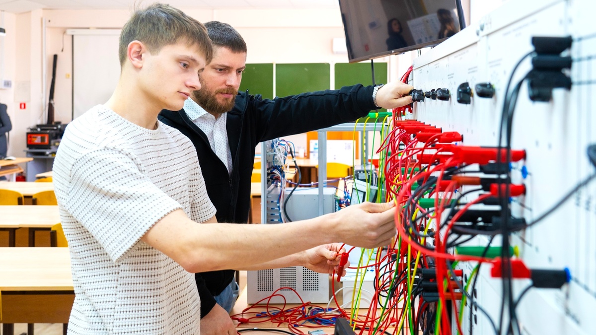    В учёбе и на практике - «Самотлорнефтегаз» помогает студентам освоить профессию