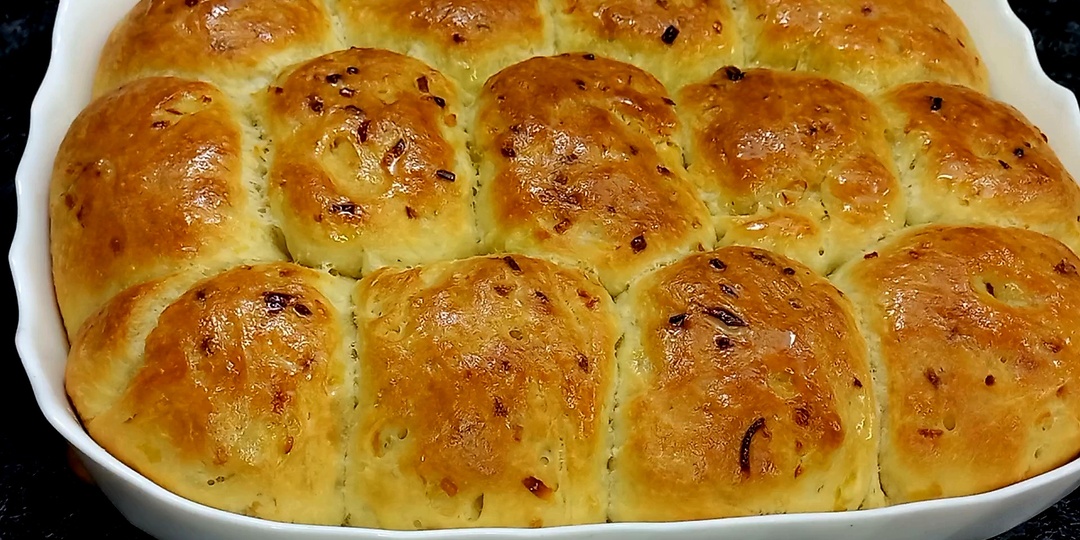 Булочки луковые из дрожжевого теста