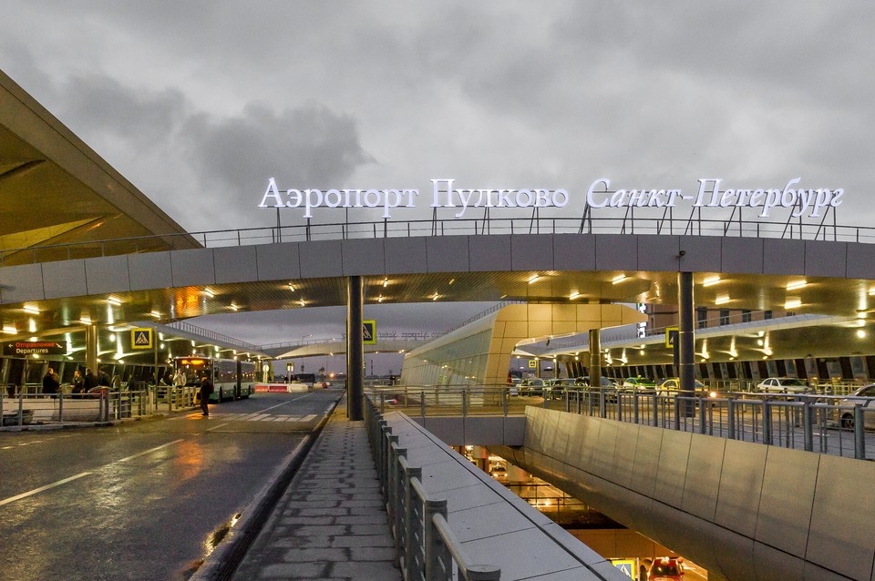    Сейчас нельзя провести стандартную электронную регистрацию пассажиров и багажа. Олег ЗОЛОТО