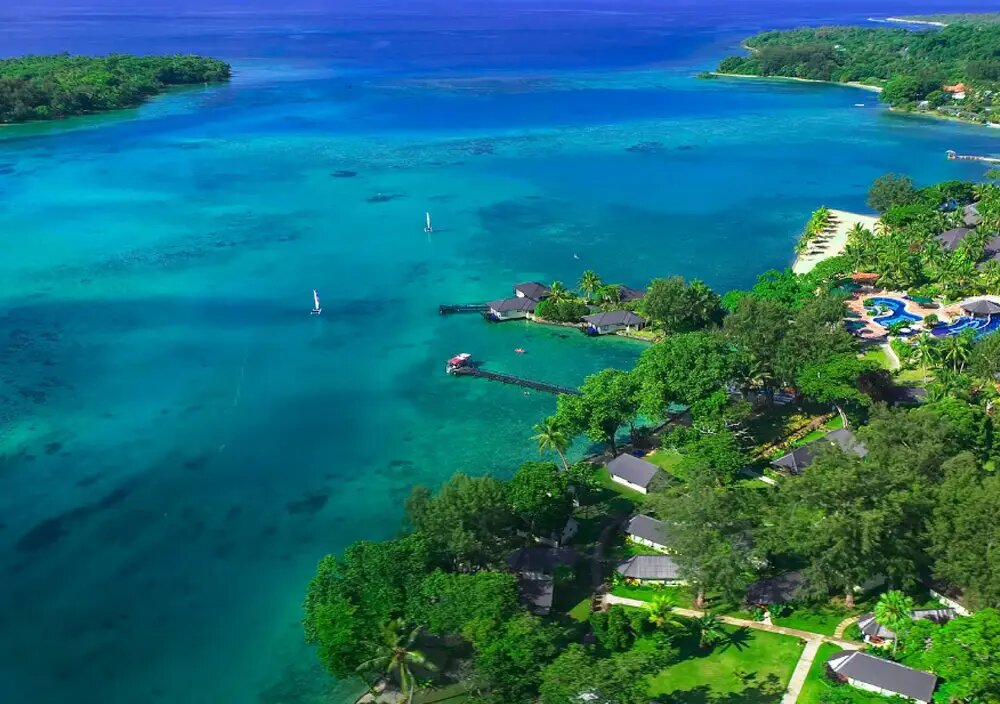 Архипелаг Вануату с высоты птичьего полета — мозаика из 83 островов, утопающих в зелени и окруженных бирюзовыми водами Тихого океана.