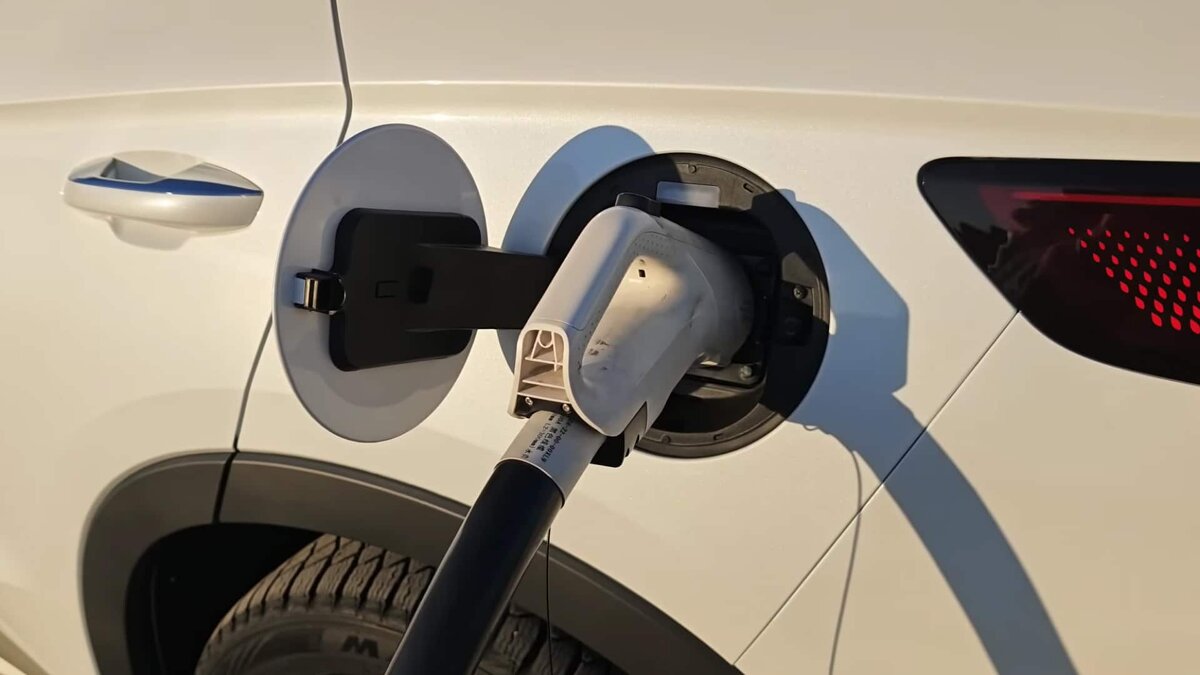    Компьютер электрокроссовера BYD Song Plus обещал 578 км пути / youtube.com/@romanmaslennikov