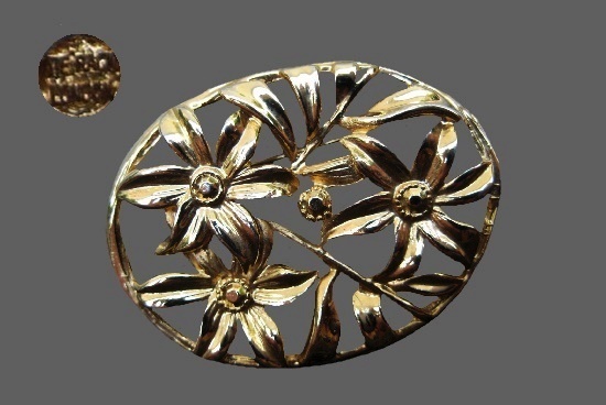 Брошь в форме цветка ромашки, золотистого цвета, с подписью «Be Back London». 5 см. 1980-е годы.