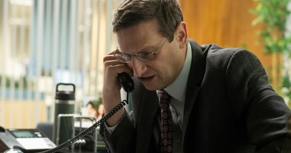 Кадр из сериала «Мебельная компания»