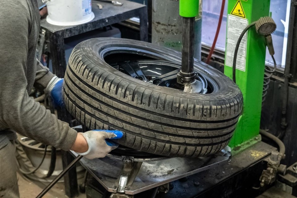    Многие автовладельцы не поменяли летнюю резину на зимнюю Архив "КП"